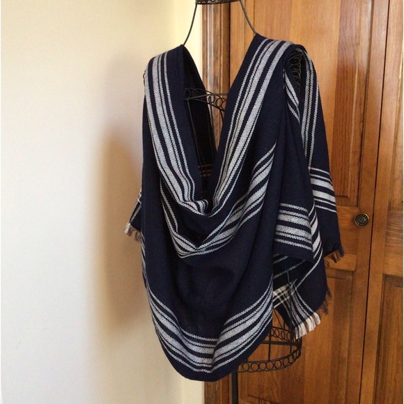 NEW J Crew Soft Blanket Stripe Cape Scarf Windowpane Navy/White - Picture 7 of 7